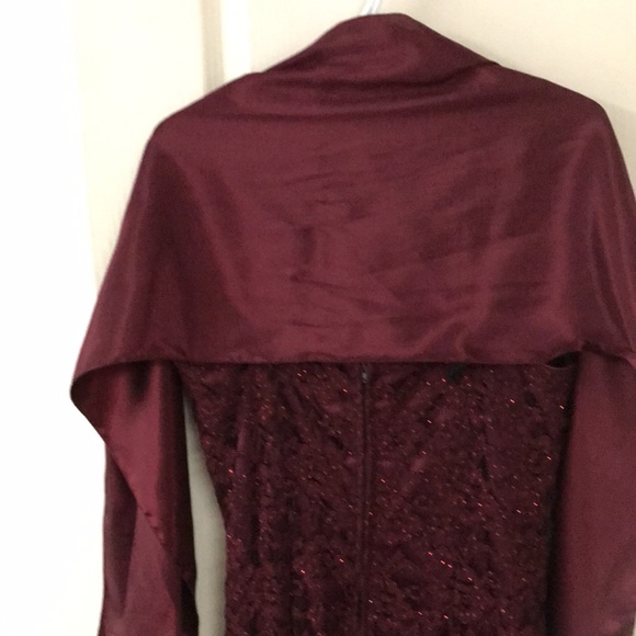 Evening gown Burgundy in color - Picture 5 of 6